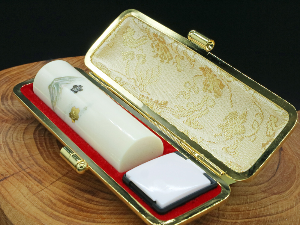 象牙18㍉丸×60㍉丈/現代の名工・宮澤宝泉作シリーズ富士山の四季「冬:寒梅と富士山」彫刻入り写真②/㈲文福堂印房
