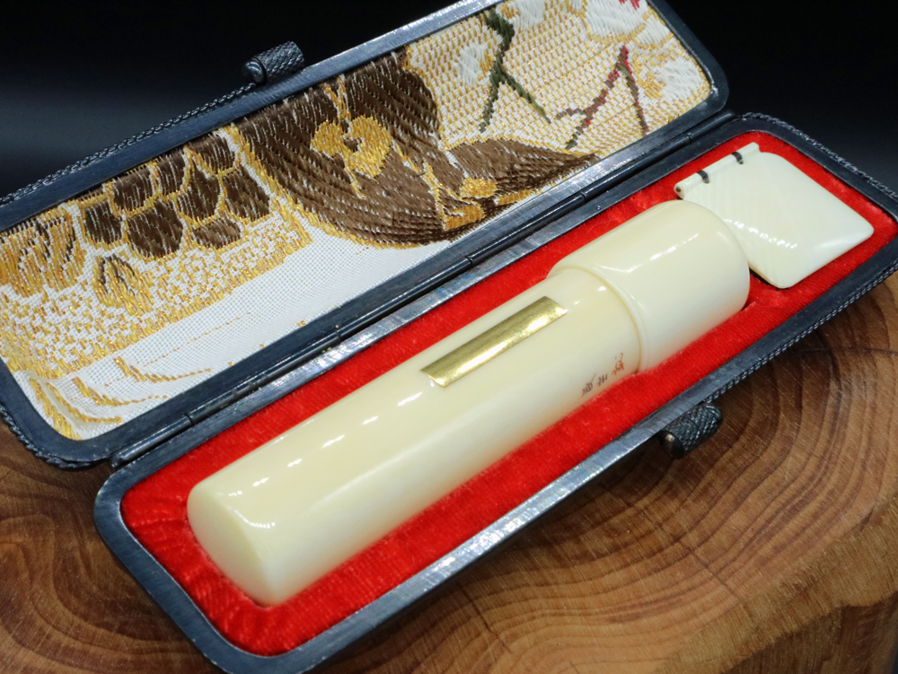象牙はんこ16.5㍉丸×75㍉丈/民生作 金丹入り写真④/㈲文福堂印房 所蔵